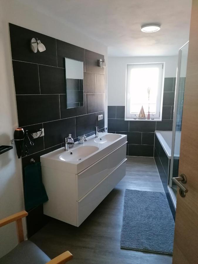 Fewo Im Lehm-Fachwerkhaus Erfurt Mit 3 Einzelnen Schlafzimmern Je Mit Tv Exterior photo